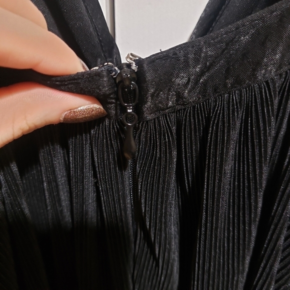 SHOW Me Your Mumu Pleated Eva Dress in Black Size Large - Picture 7 of 10